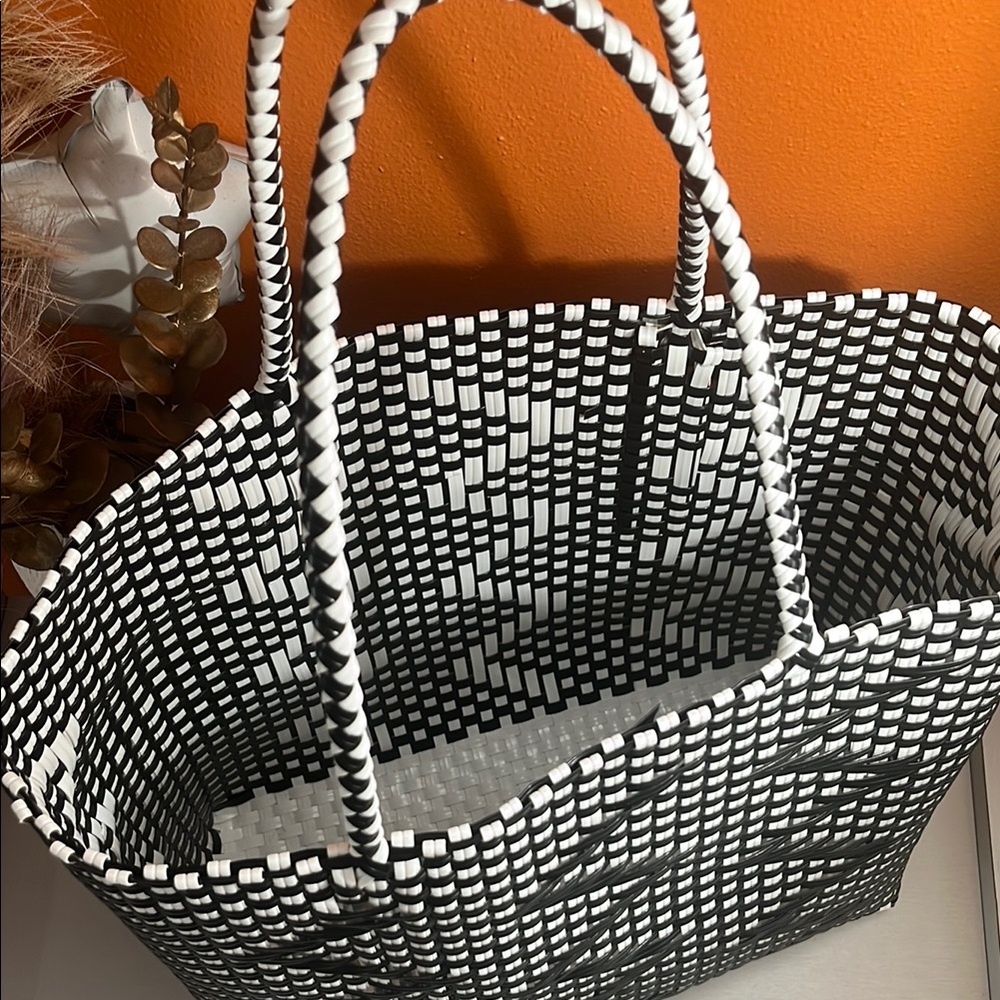 Handwoven Black & White Tote Bag – Bold, Stylish & Unique! - Picture 3 of 3